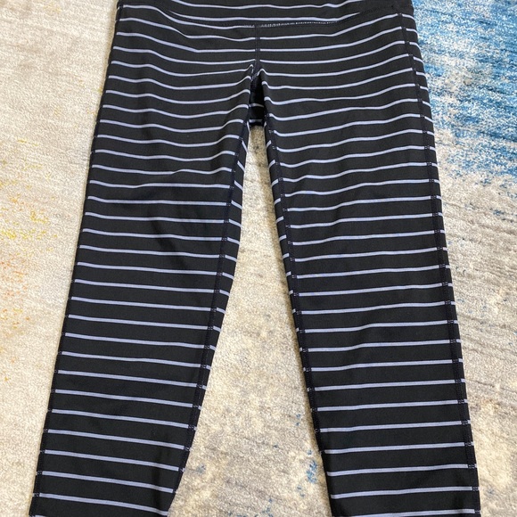 Athleta Chaturanga Stripes Capri Crops 21” - Picture 3 of 4